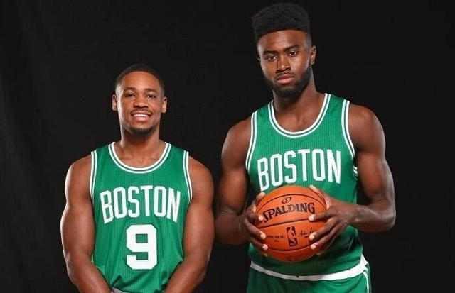 利物浦1-1无奈丢分，切尔西1-3爆冷翻车，阿森纳稳坐英超榜首（利物浦1-1憾平丢分，切尔西1-3冷门告负，阿森纳稳居英超榜首）