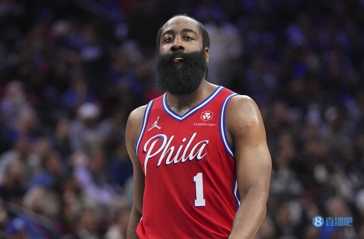 印媒：球迷花1万卢比没看到梅西，从体育场扛走了一块地毯（印媒称：球迷花1万卢比未能见到梅西，转而从球场扛走地毯）