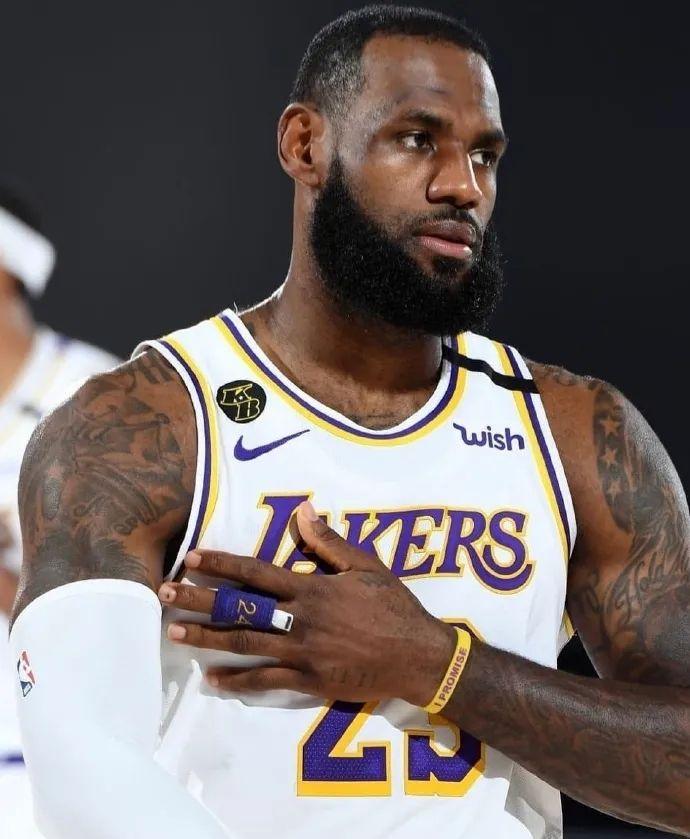 K77成为历史首位为法国俱乐部在两项国际赛事决赛破门的球员（K77改写纪录：首位代表法国俱乐部在两项国际赛事决赛破门的球员）