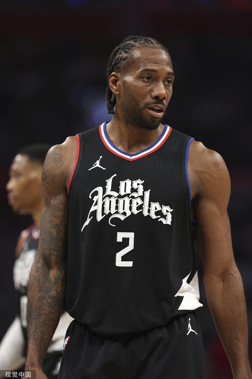 文森特因伤缺席，赛场风云再起（文森特伤退，赛场再起波澜）