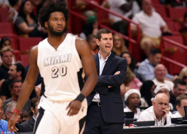 🦅官方：水晶宫将身穿我们的2025／26赛季红蓝配色主场球衣（🦅官宣：水晶宫将身披我们2025／26赛季红蓝主场战袍）