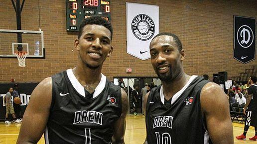 鲁媒：依木兰、陈泽仕参加山东队赛前合练，韩鹏参与了抢圈（鲁媒：依木兰、陈泽仕随队完成赛前合练 韩鹏亮相抢圈）