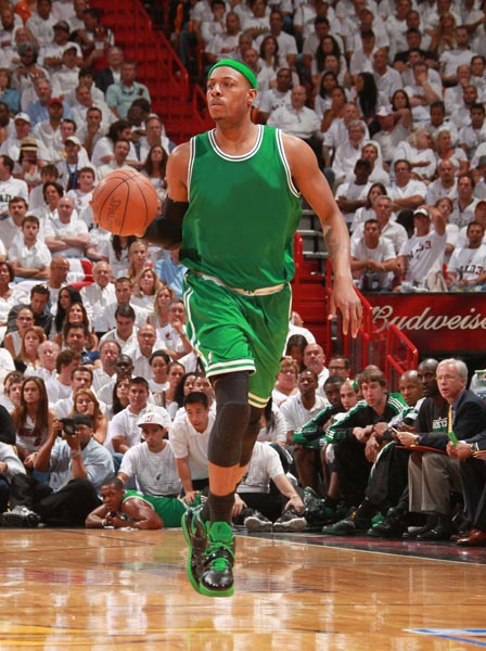 环球足球奖年度最佳教练候选：恩里克、斯洛特、弗里克在列（恩里克、斯洛特、弗里克入围环球足球奖年度最佳教练候选）