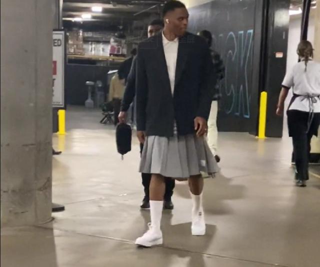 于根伟：对阵中超前五中的四支球队抢到12分，我觉得比较满意（于根伟：从中超前五的四队身上拿下12分，我较为满意）