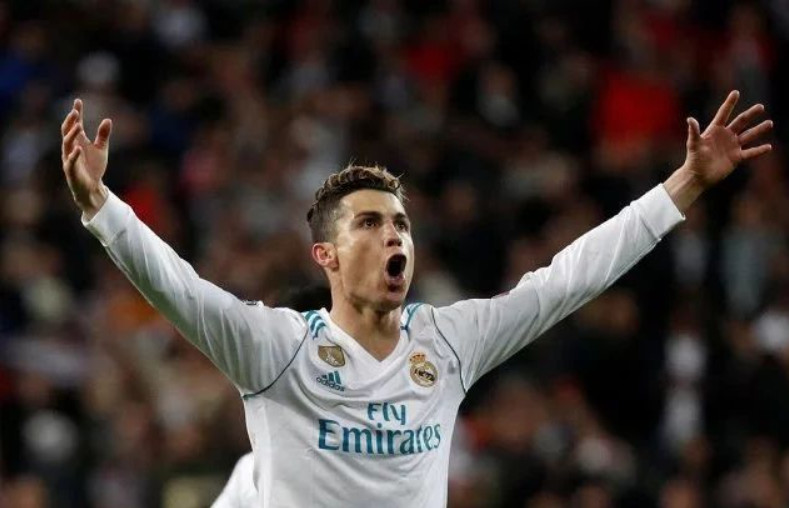 C罗主动把点球机会让给马内，一个举动彻底粉碎自私的质疑（C罗将点球权让给马内，用实际行动击碎自私质疑）