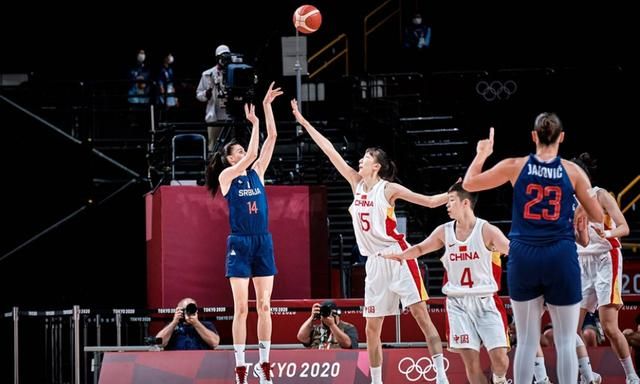 世界杯会只带一个中锋吗？图赫尔：有可能，但我不认为会发生（世界杯只带一名中锋？图赫尔：有可能，但我认为不太会）