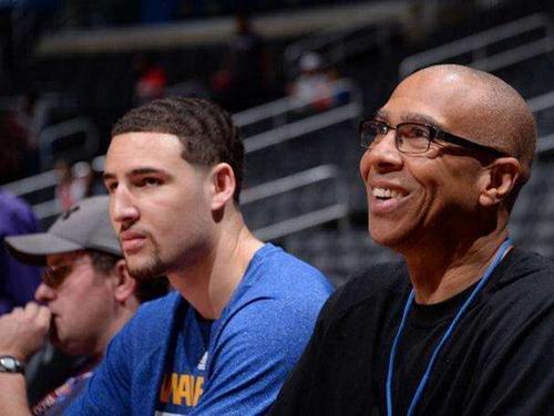 幸福甜蜜，高准翼爱人社媒分享婚纱照拍摄花絮（甜蜜满满，高准翼爱人在社媒晒出婚纱照拍摄花絮）